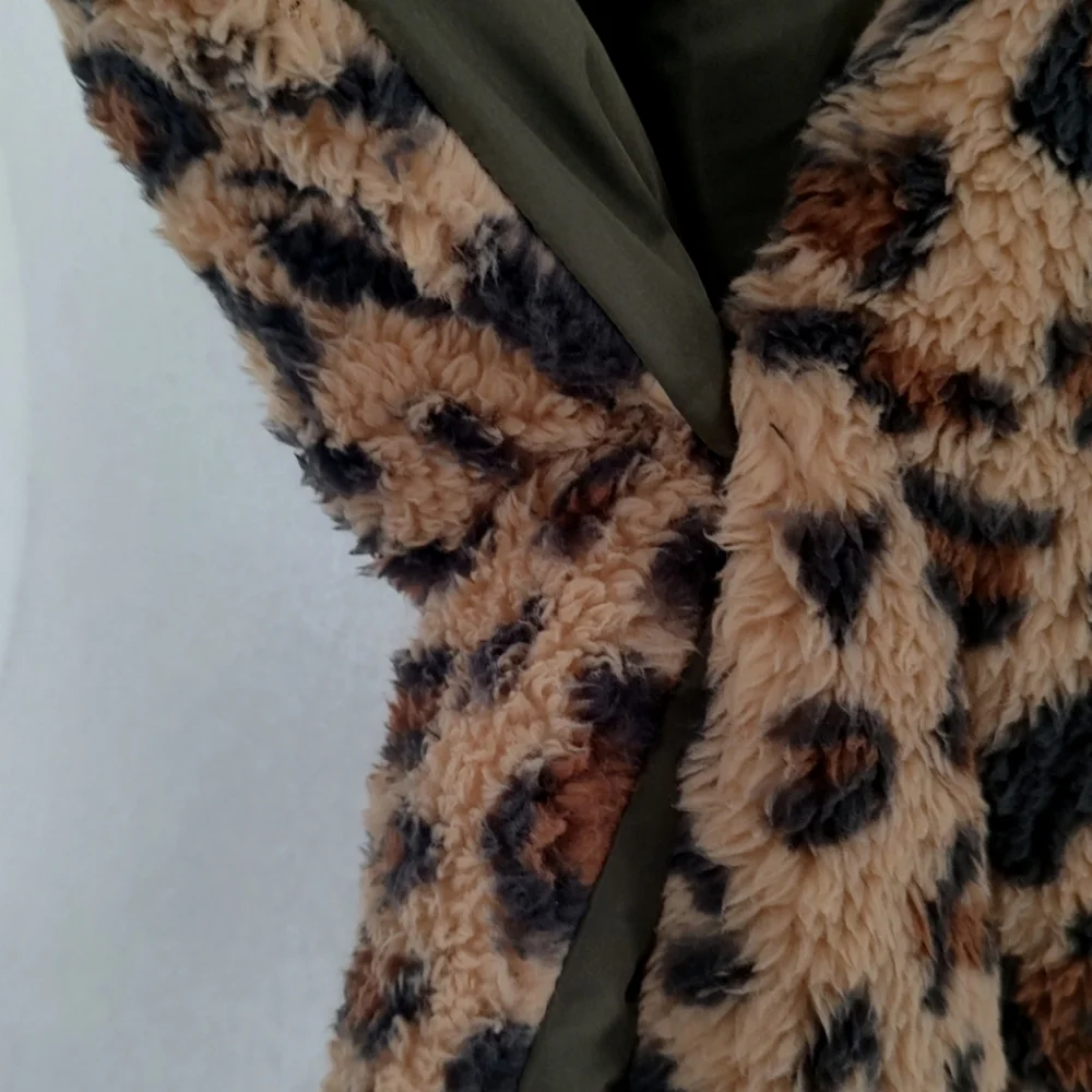 Steve Madden Women's Olive Animal Print Scarf 1 SFM